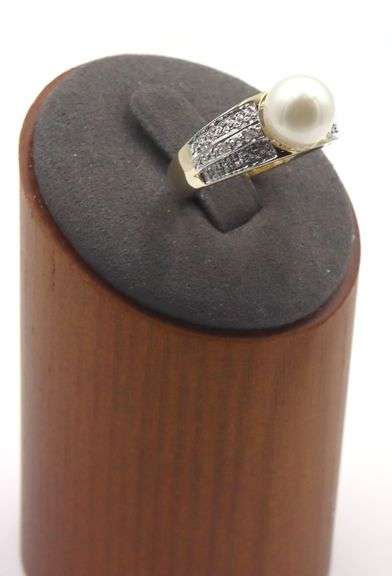 14kt Yellow gold 8-8.5mm pearl and diamond pave ring