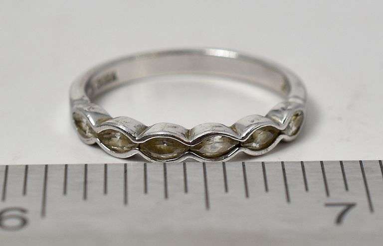 Cz Gemstone Ring in Sterling Silver