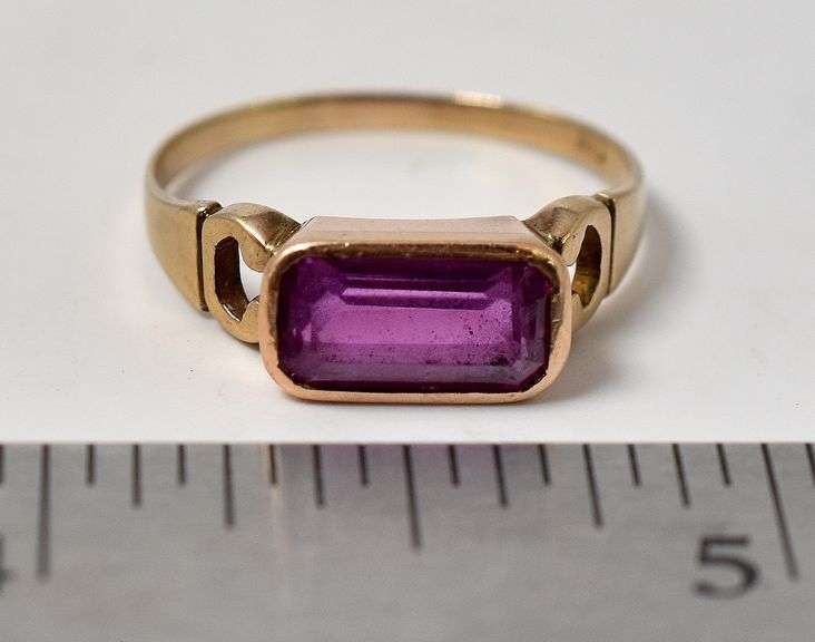 Amazing 10K Yellow Gold Pink Gemstone Ring