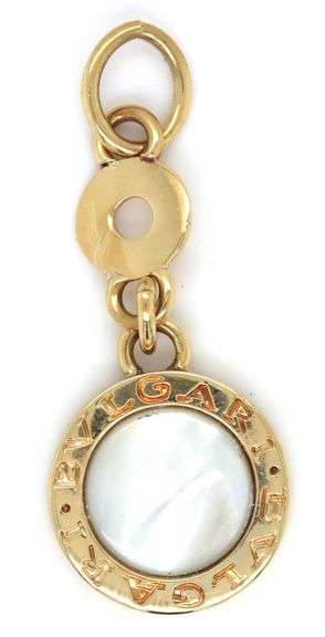 18kt Yellow gold mother of pearl BVlgari style round pendant