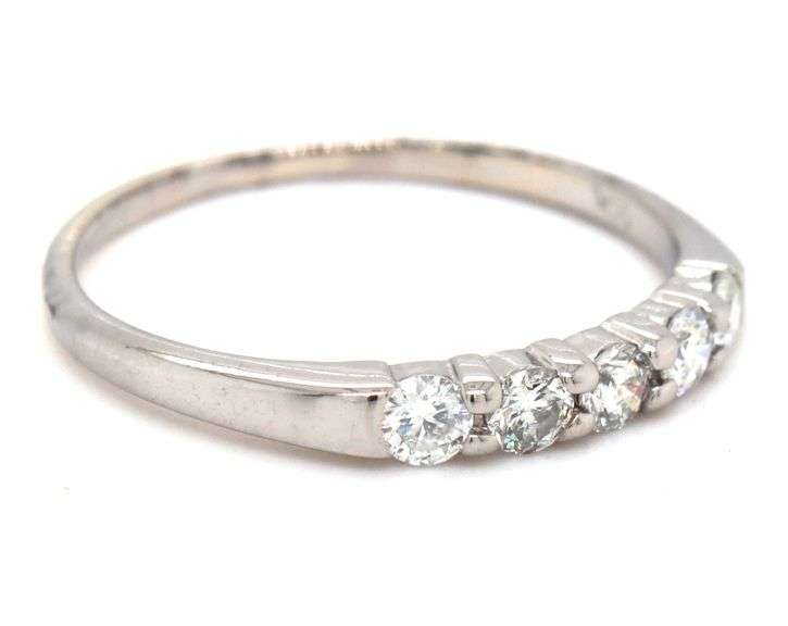 14kt White gold 0.40ctw diamond band