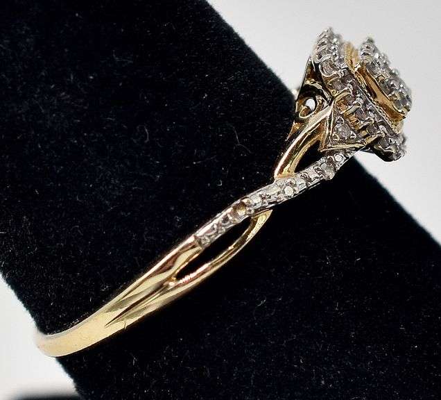 Amazing 10K Yellow Gold Diamond Ring