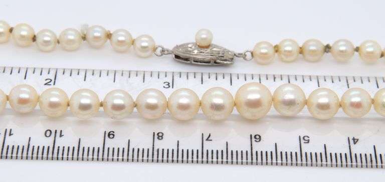 Vintage Graduated Pearl Necklace