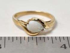 Cute 10K Yellow Gold Opal Gemstone Ring