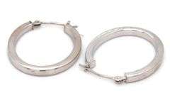 14kt White gold oval hoop earrings