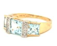 14kt Yellow gold 2.75ctw aquamarine and diamond ring
