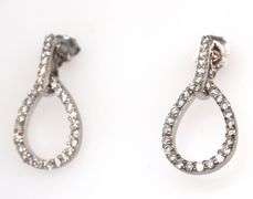 18kt White gold 0.60ctw diamond teardrop earrings