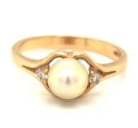 14kt Yellow gold pearl ring