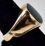 Alluring 10K Yellow Gold Bloodstone Gemstone Men's Ring