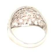 Stylish 18k White Gold Filigree Ring