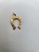 Great! Vintage 18k gold pendant. Horseshoe