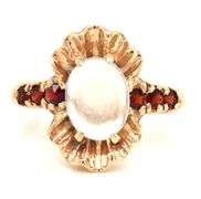 Vintage 10kt Yellow gold moonstone and garnet ring