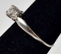 Cute 10k White Gold Cubic Zirconia Gemstone Ring
