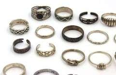 Group to of Vintage 925 sterling silver rings