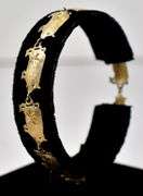 Interesting 10K Yellow Gold Pig Motif Bracelet
