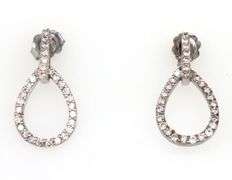 18kt White gold 0.60ctw diamond teardrop earrings