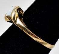 Cute 10K Yellow Gold Opal Gemstone Ring