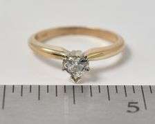 Enchanting 4K Yellow Gold 0.5CTW Diamond Heart Ring
