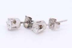14kt white gold round brilliant cut diamond stud earrings