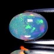 Split flashing! 3.90ct untreated white Ethiopian Opal!