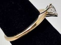 Enchanting 4K Yellow Gold 0.5CTW Diamond Heart Ring