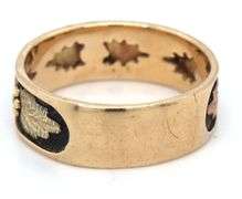 Unisex Tri-Color 10K Band with a Unique Look
