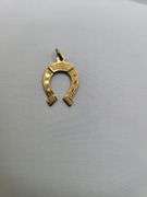 Great! Vintage 18k gold pendant. Horseshoe