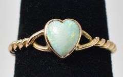 Pretty 14K Yellow Gold Opal Gemstone Ring