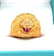 Lion's head ring in 14kt yellow gold with diamond  and ruby