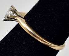 Enchanting 4K Yellow Gold 0.5CTW Diamond Heart Ring