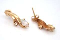 Set of 14kt Yellow gold Opal earrings and pendant