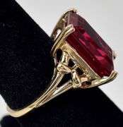 Marvelous 10K Yellow Gold Red Pinkish Gemstone Ring