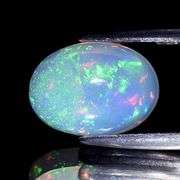 Split flashing! 3.90ct untreated white Ethiopian Opal!