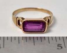 Amazing 10K Yellow Gold Pink Gemstone Ring