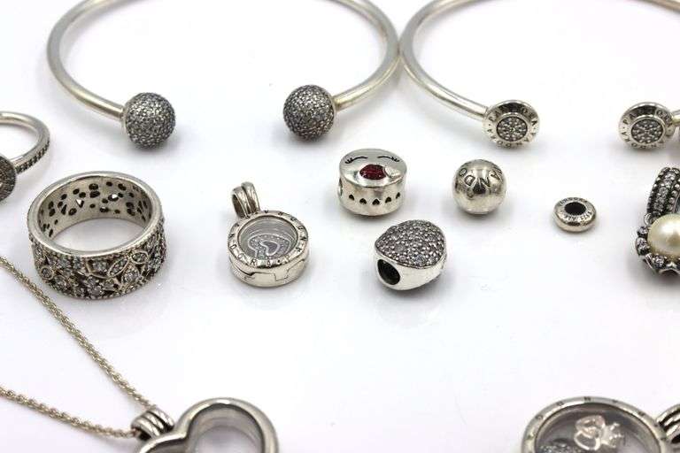 Lot of Pandora mixed jewelry in 925 sterling silver