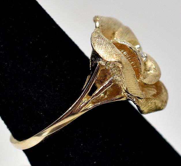 Gorgeous 14K Yellow Gold Diamond Rose Ring