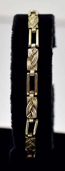 Gleaming 14K Yellow Gold Bracelet