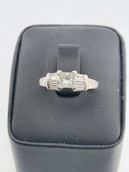 CERTIFIED 14K WHITE GOLD AND DIAMOND ENGAGEMENT RING