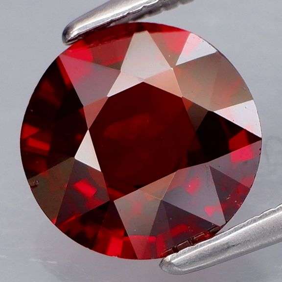 Top Mozambique red 2.34ct Garnet solitaire