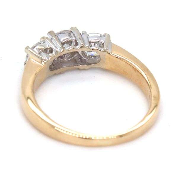 14kt Yellow gold 0.75ctw 3 stone diamond ring