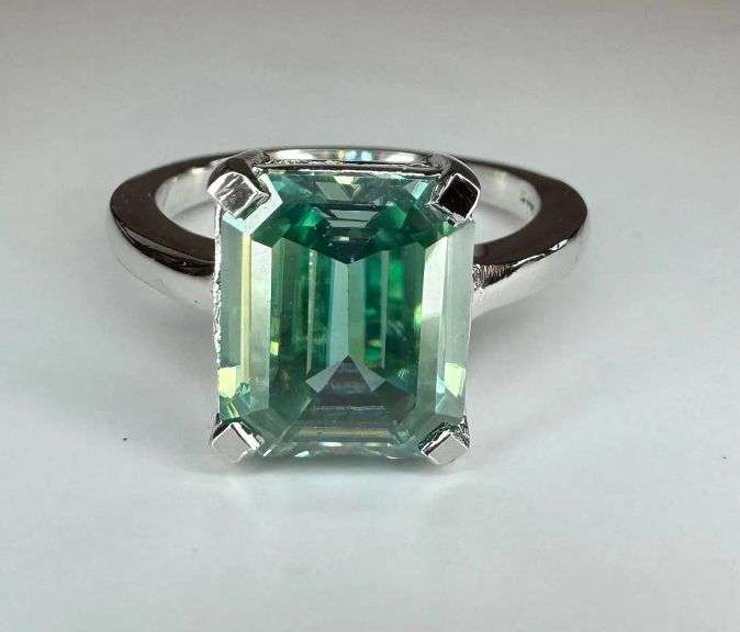 Stunning 6.75 Ct   Blue/Green Lab Simulated Diamond Ring