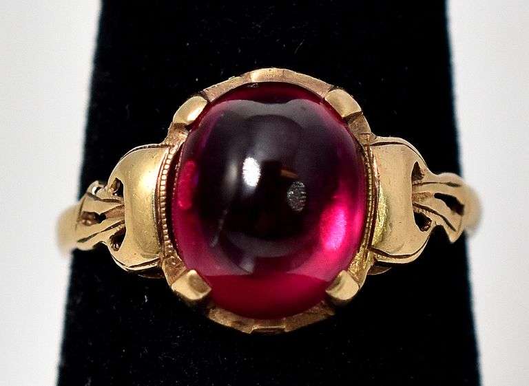 Pretty 10K Yellow Gold Synthetic Ruby Gemstone Ring