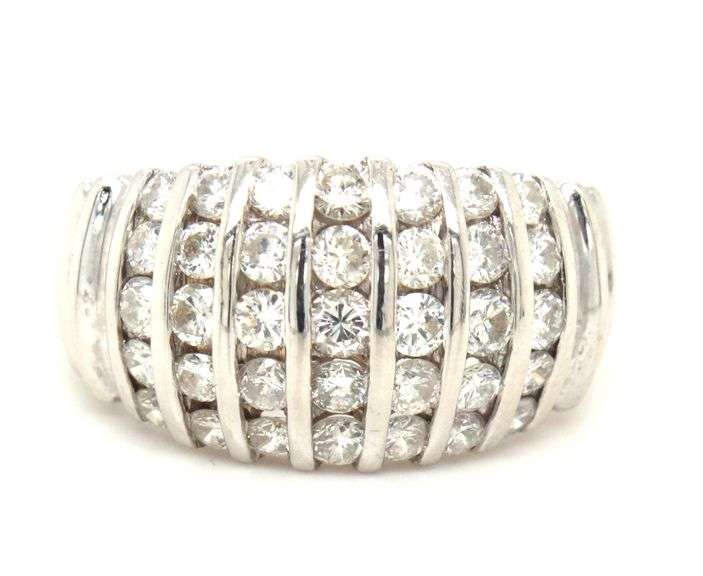 18kt White gold 0.65ctw multi row diamond band