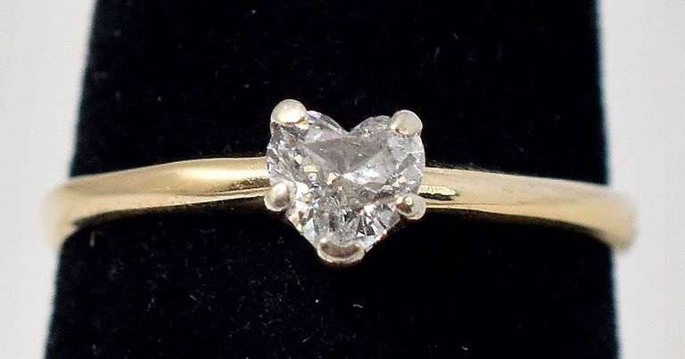Gorgeous 14K Yellow Gold 0.15CTW Diamond Ring