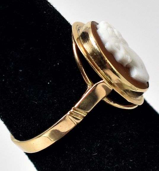 Vintage 10K Yellow Gold Cameo Ring