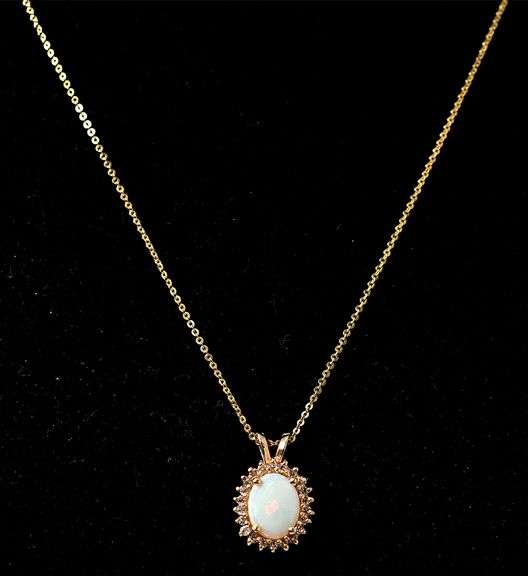 Beautiful 14K Yellow Gold Opal and Diamond Pendant Necklace
