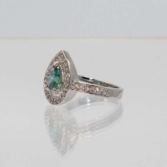 14 Kt White Gold Plate Sparkling 3.15 Ct Emerald Green Blue Lab Simulated Diamond Ring