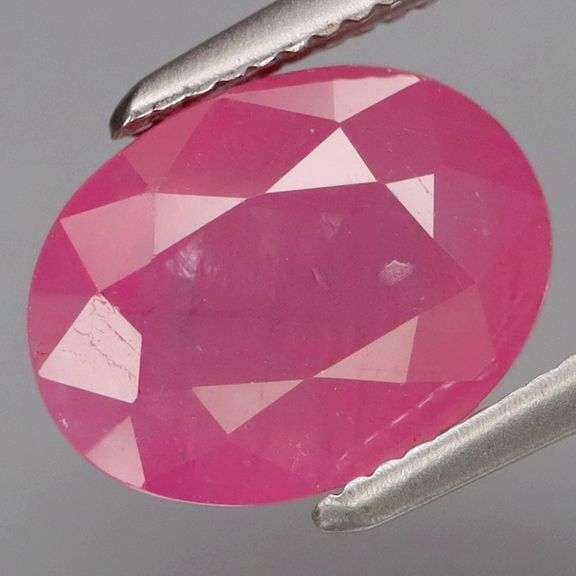 Heated only! 2.81ct rich pink Ruby sourced from Mozambique!