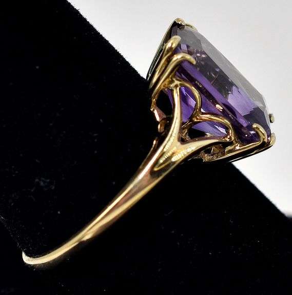 Pretty 14K Yellow Gold Amethyst Gemstone Ring