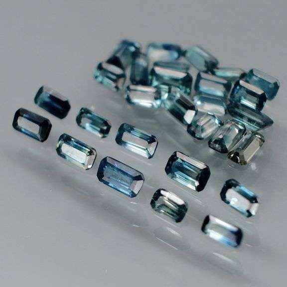 Heated only! 4.22ct emerald cut Australian Sapphire set